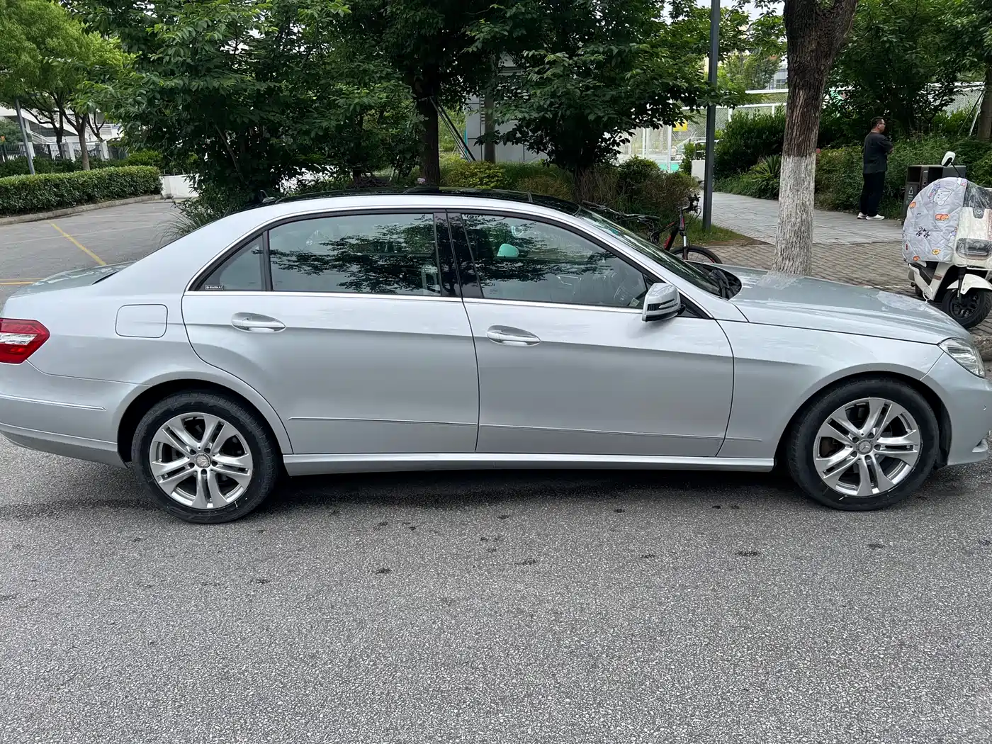 Mercedes-Benz E-Class 2011 E 300 L Fashion Premium фото 4