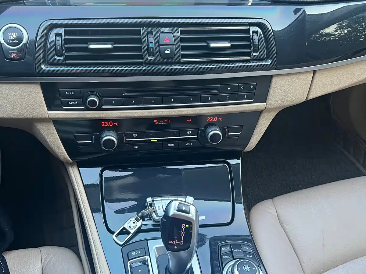 BMW 5 Series 2013 520Li Elegance фото 28