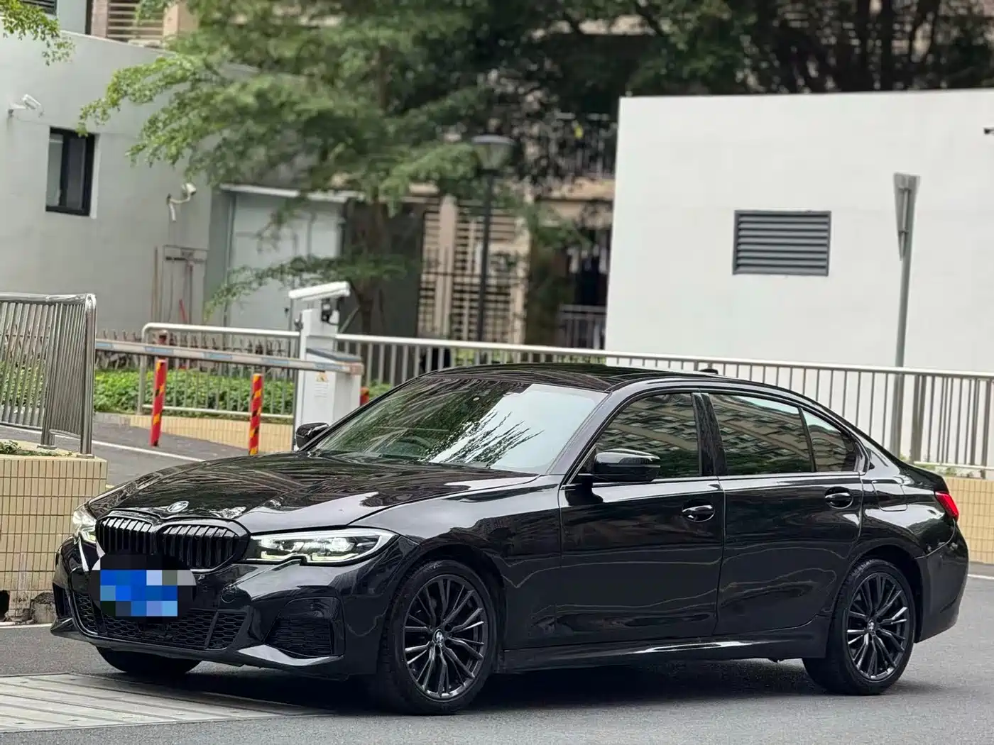 BMW 3 Series 2020 330Li xDrive M Sport Black Night Edition фото 2