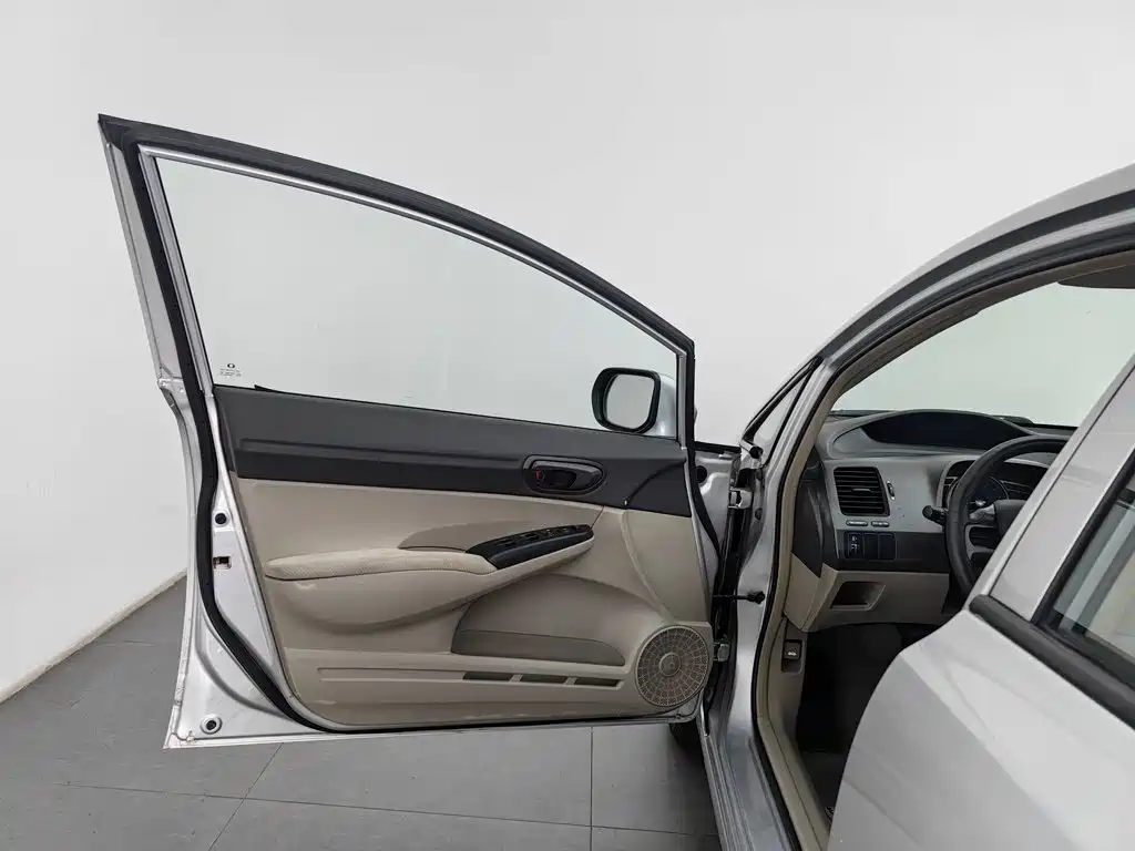 CIIMO CIIMO 2012 2012 1.8L Automatic
