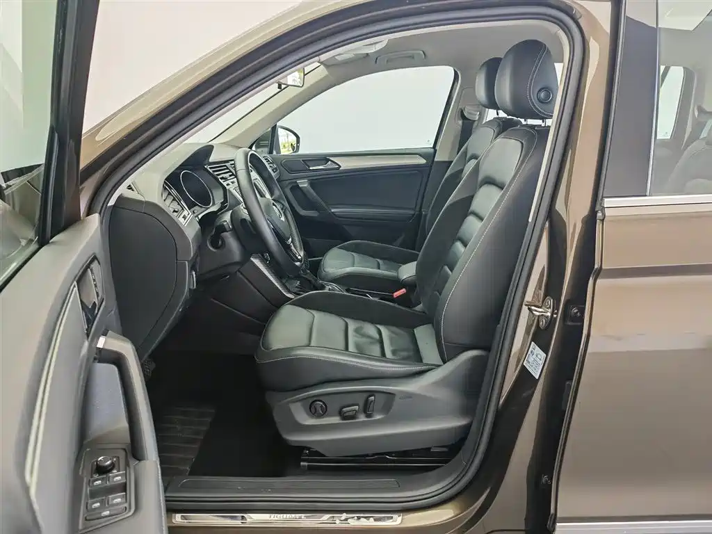 Volkswagen Tiguan L 2017 330TSI Automatic 2WD Comfort Edition фото 10