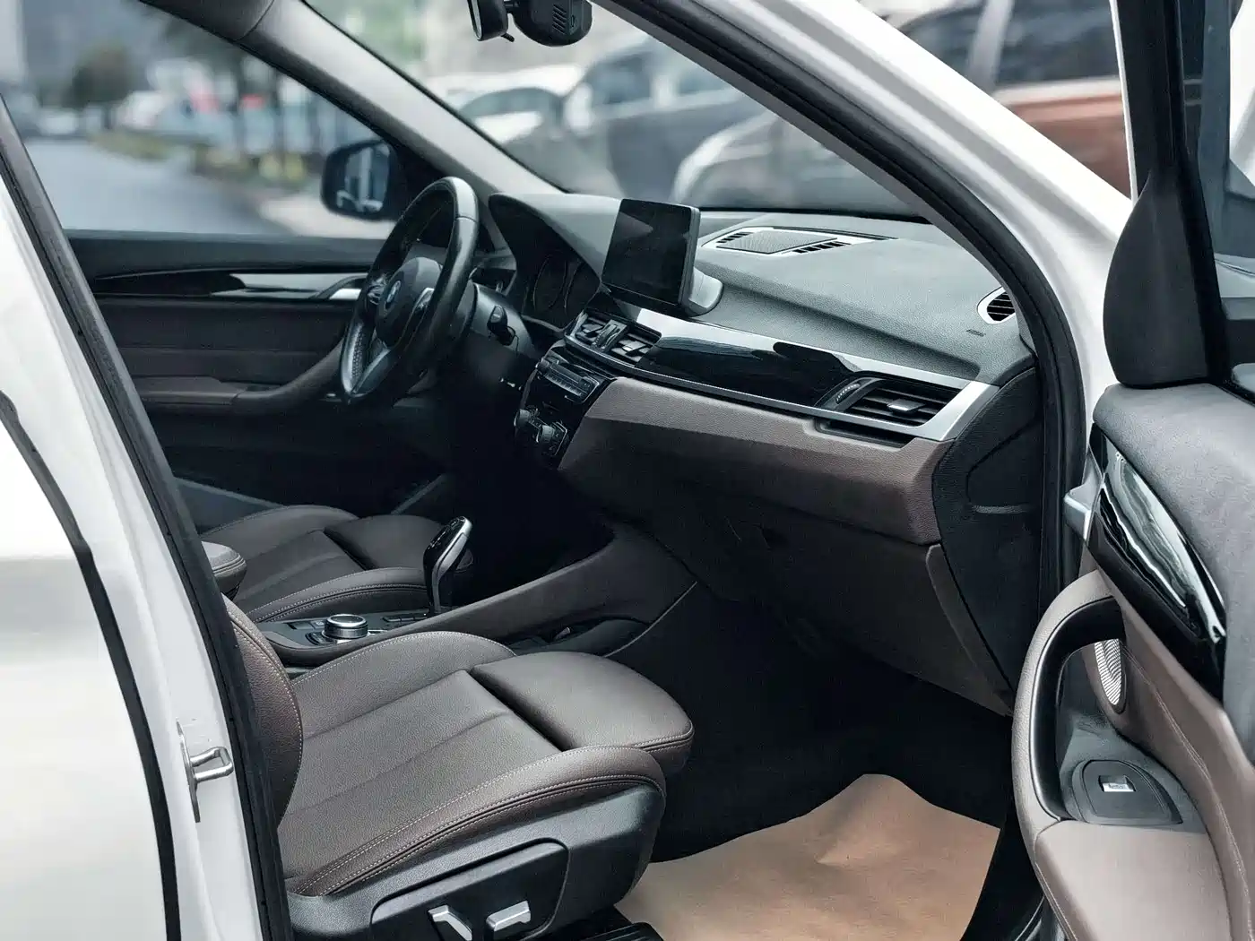 BMW X1 2021 sDrive25Li Leading фото 13