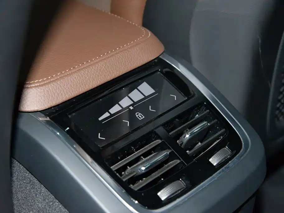 Volvo V90 2023 2021 Model Cross Country B5 AWD Smart Edition