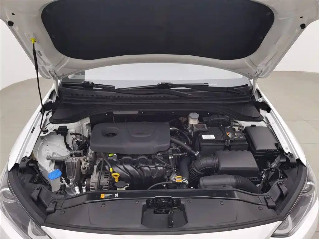 Hyundai Elantra 2016 Model 1.6L Automatic Smart Elite фото 6