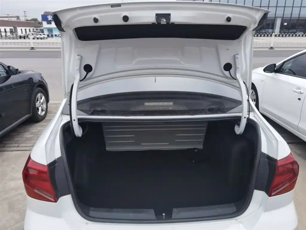 Volkswagen Jetta 2019 Dream Edition 1.5L Manual Fashion фото 19