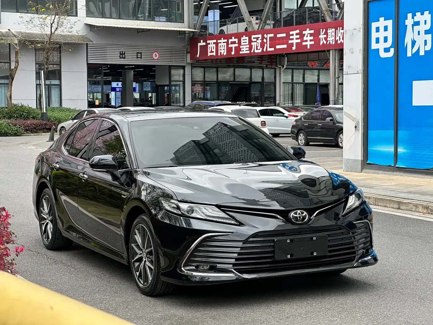 Toyota Camry 2021 2.5G Luxury Edition фото 3