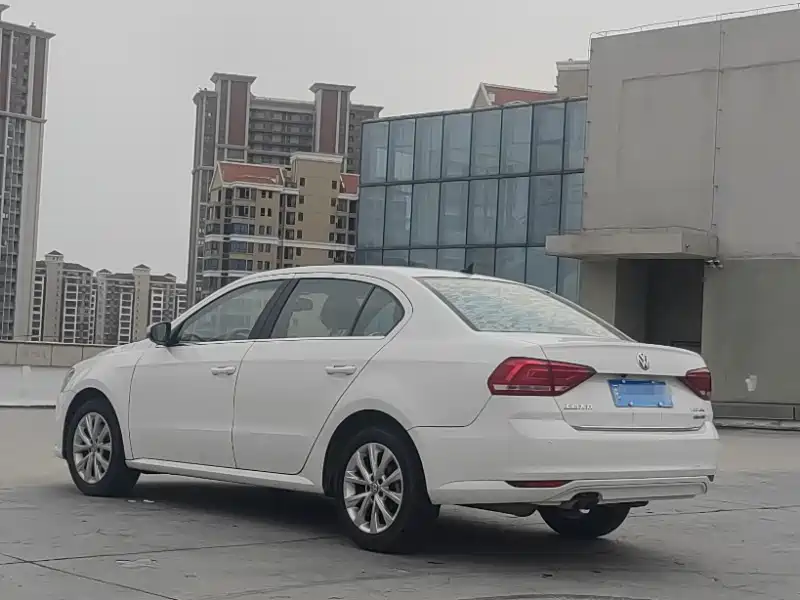 Volkswagen Lavida 2015 230TSI DSG Comfort Edition фото 8