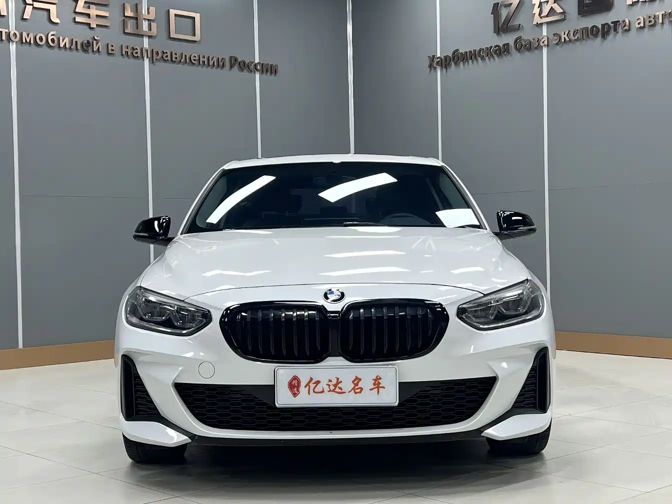 BMW 1 Series 2022 120i M Sport Shadow Edition фото 2