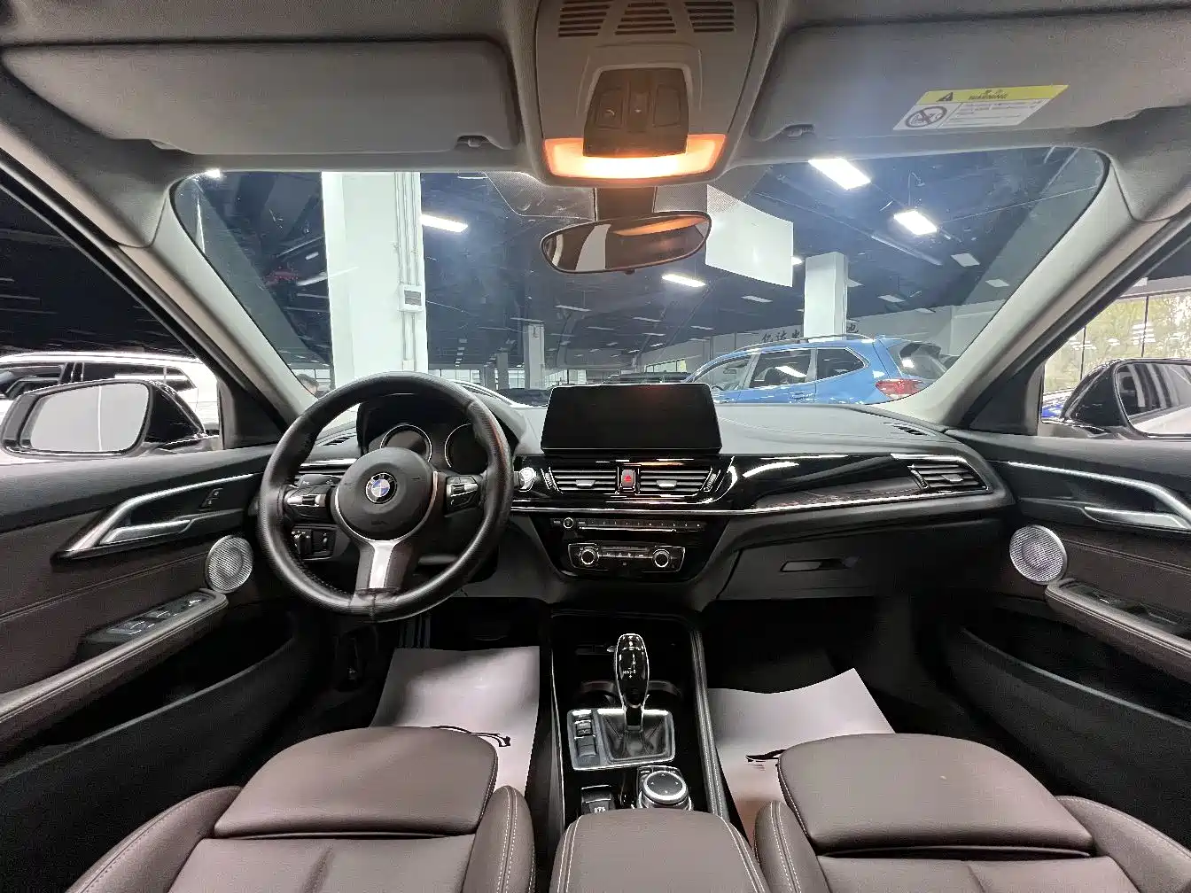 BMW 1 Series 2022 120i M Sport Shadow Edition фото 11