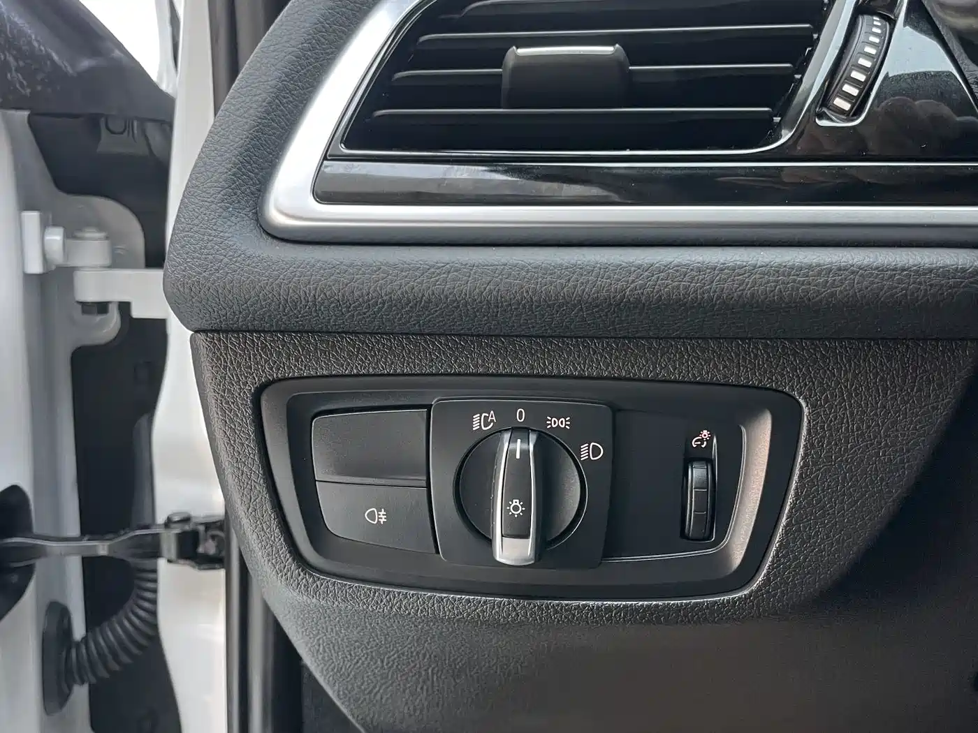 BMW 1 Series 2023 120i M Sport Shadow Edition фото 13