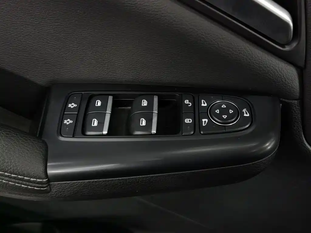BYD Tang 2018 2.0T Automatic Smart Connection Noble Edition 7-Seater China V фото 9