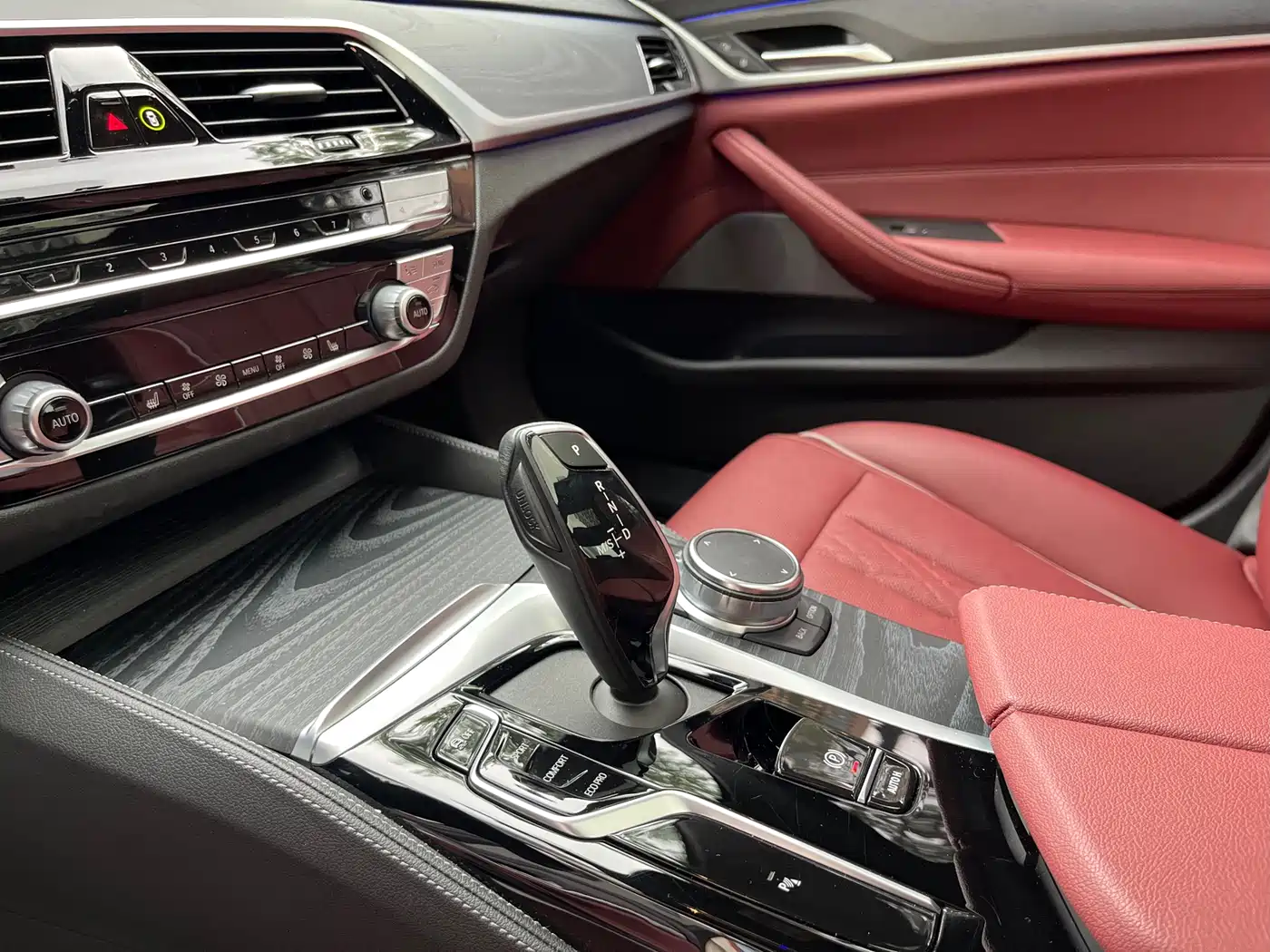 BMW 5 Series 2023 530Li Leading M Sport Package фото 11