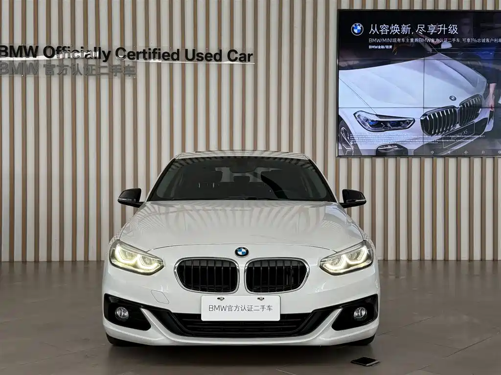 BMW 1 Series 2018 118i Sport Edition фото 2