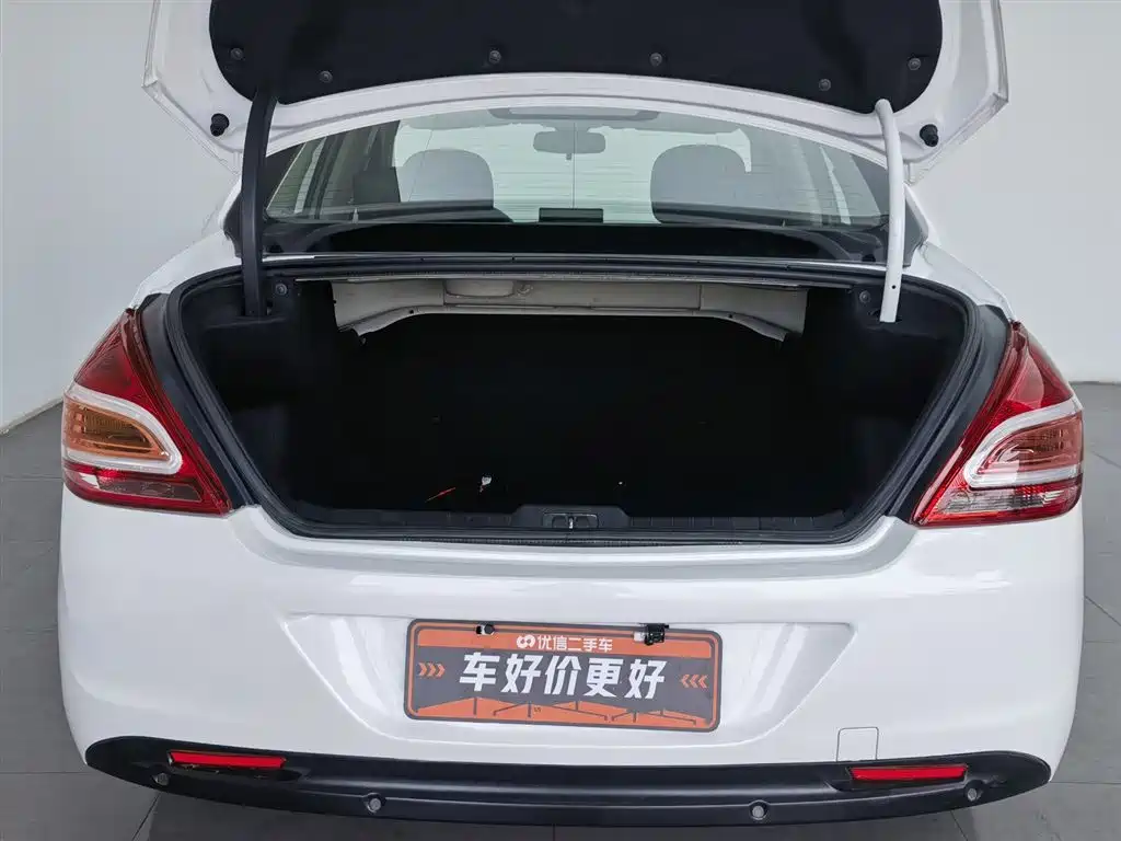 Peugeot 308 2014 Model Joy Edition Classic 1.6L Automatic Superior Style фото 16