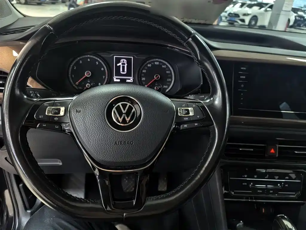 VOLKSWAGEN TUYUE