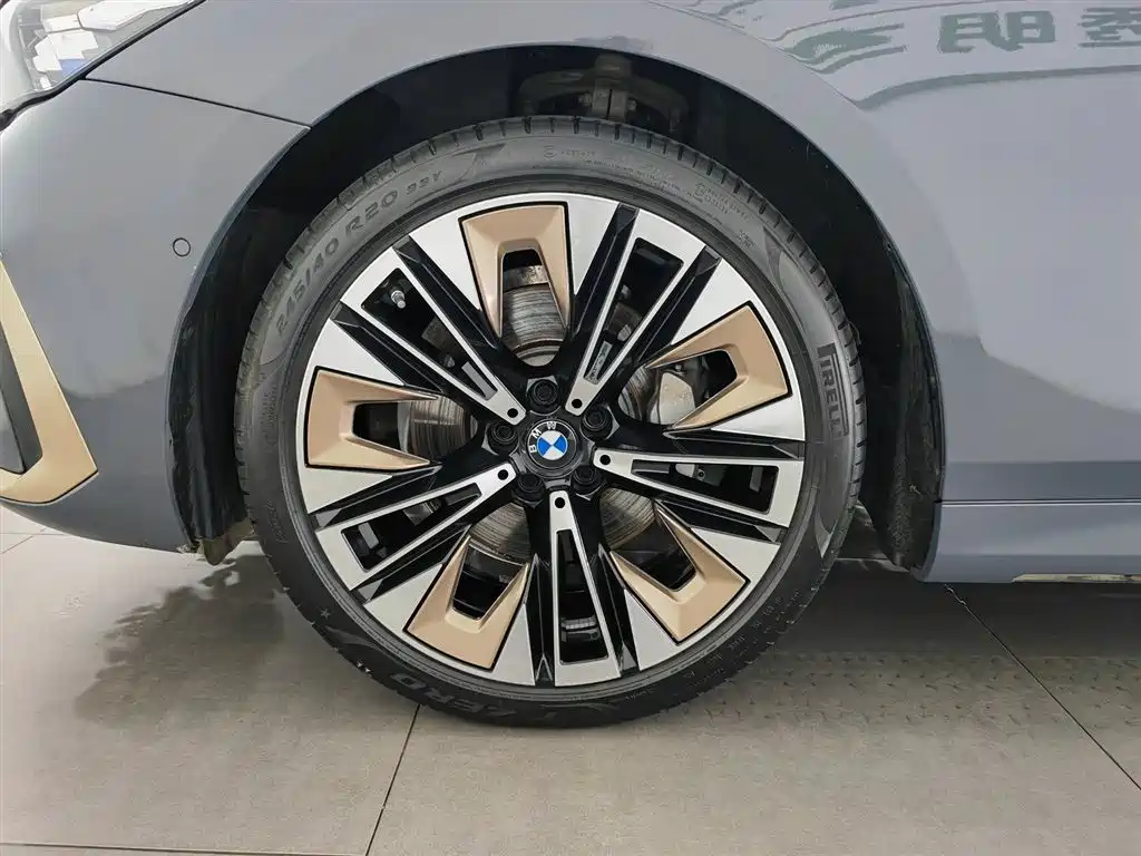 BMW 5 Series 2024 530Li Premium Luxury Package фото 17