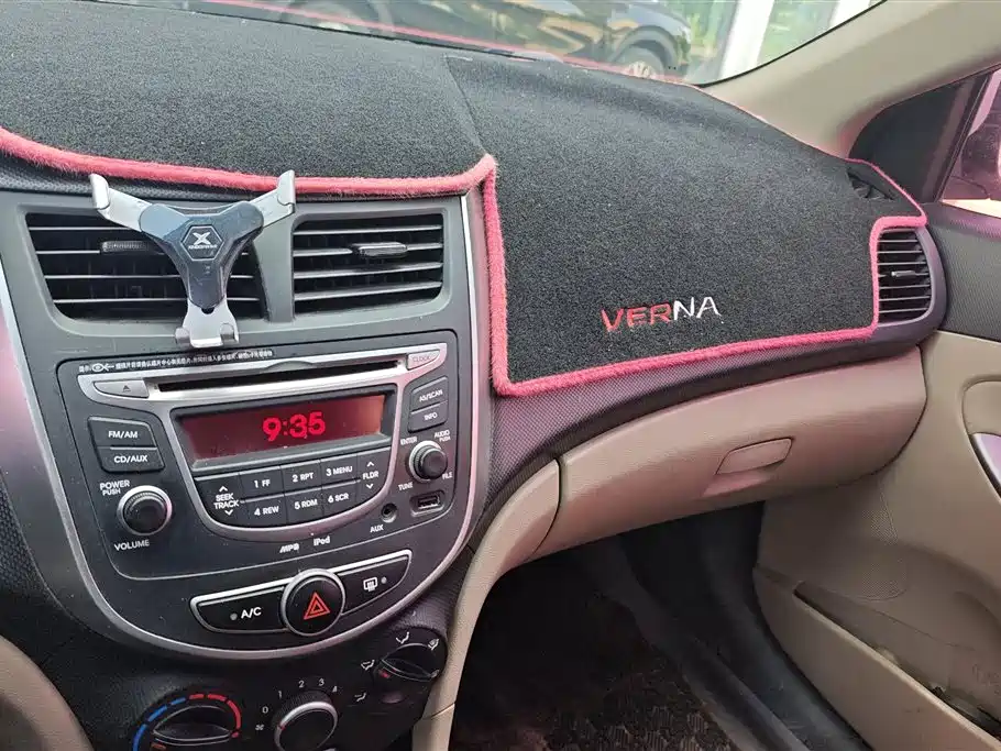 Hyundai Verna 2014 1.4L Manual Smart GLS фото 13