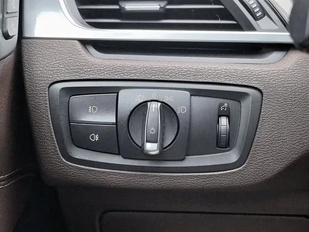 BMW X1 2018 sDrive18Li Premium Model фото 21