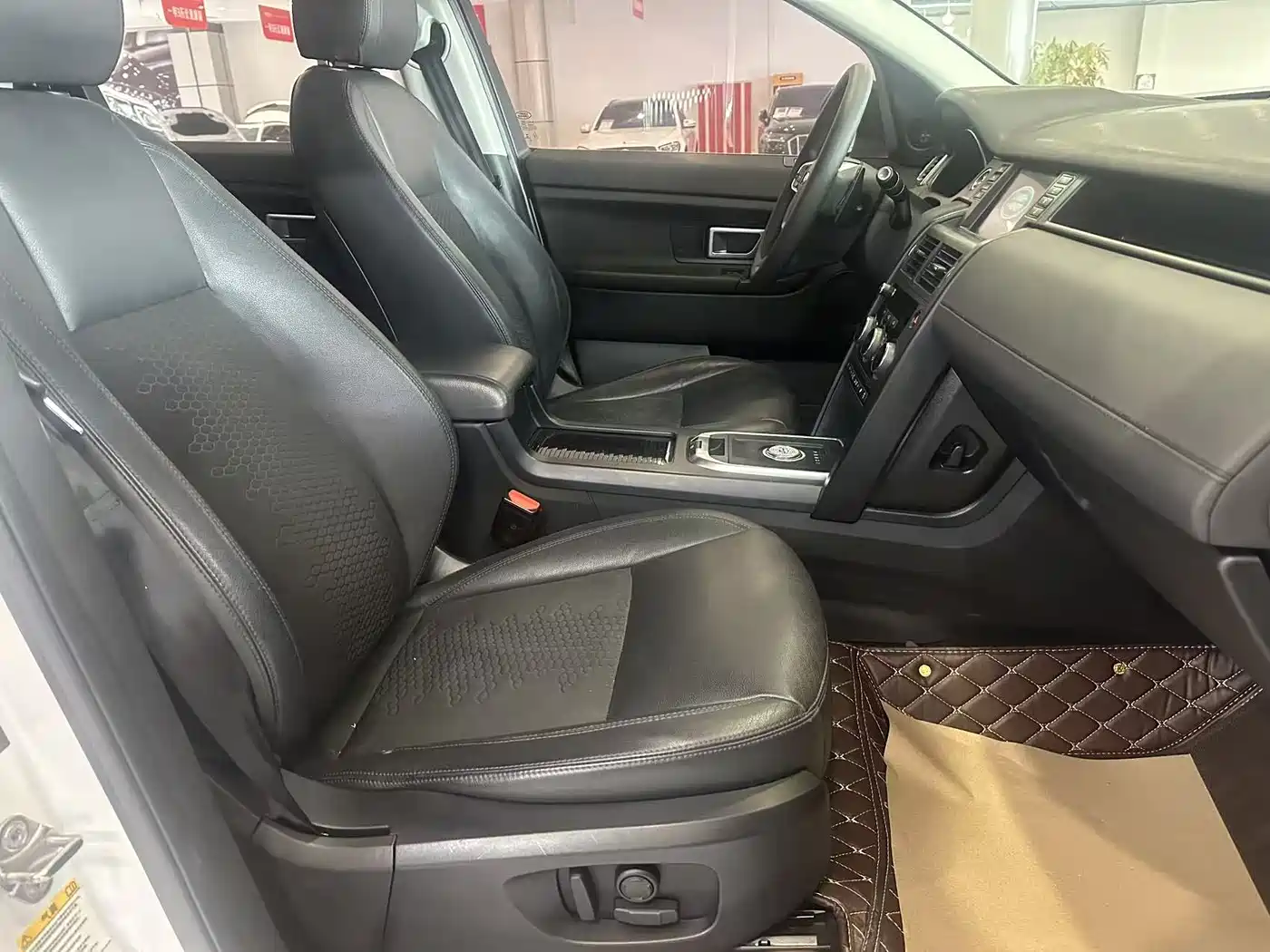 Land Rover Discovery Sport 2018 240PS PURE Edition фото 16