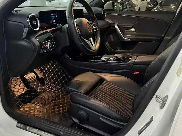 Mercedes-Benz A-Class (Import) 2019 A 200 Dynamic Version фото 4