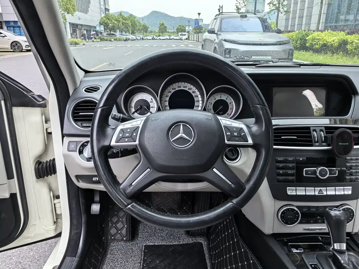 Mercedes-Benz C-Class 2011 C 200 CGI Fashion фото 11