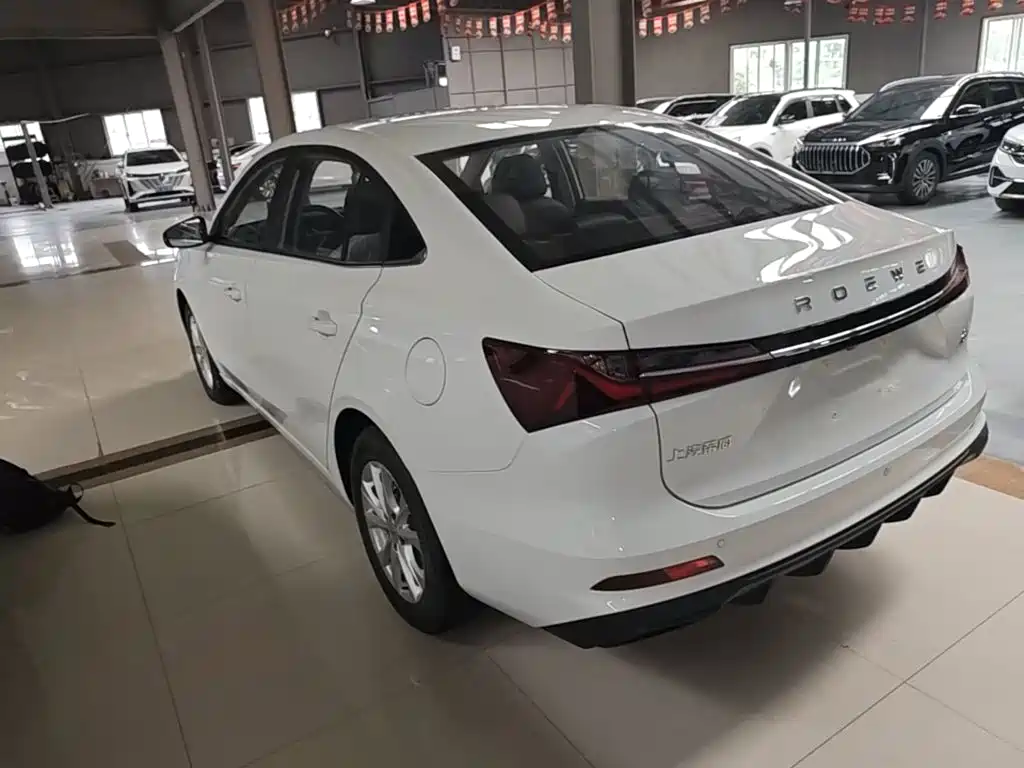 Фото 5 - Roewe i5