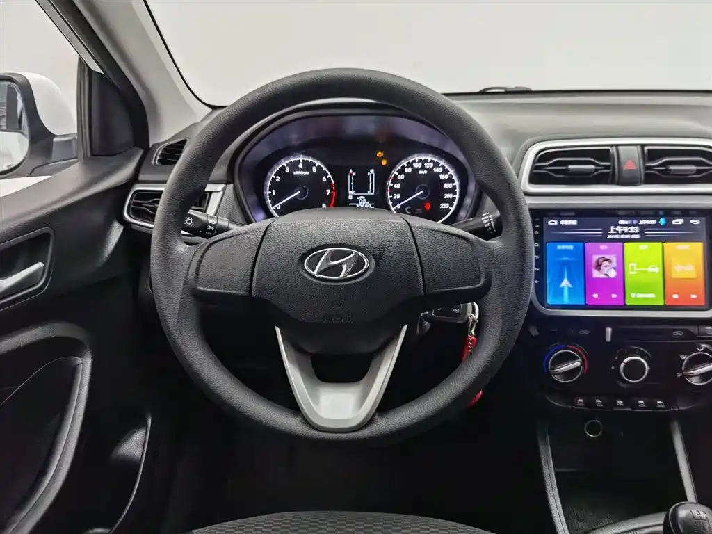 Hyundai Verna 2017 1.4L Manual Renewal Edition China VI фото 11