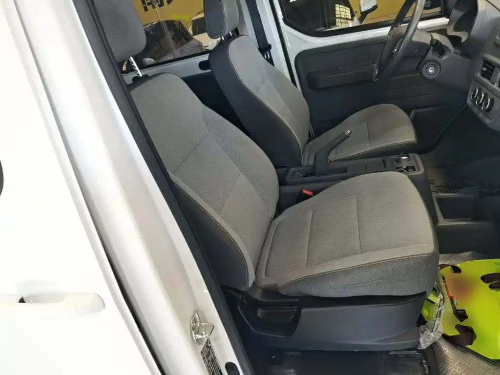 Wuling Motors Wuling Yangguang 2025 2024 300KM Comfort Bus Version 75kW