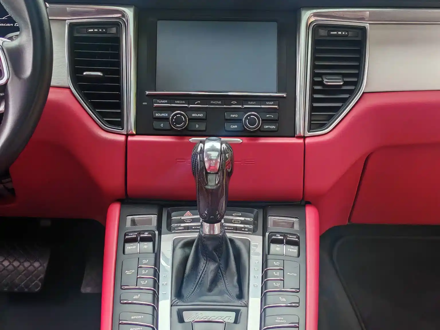 Photo 12 - Porsche Macan