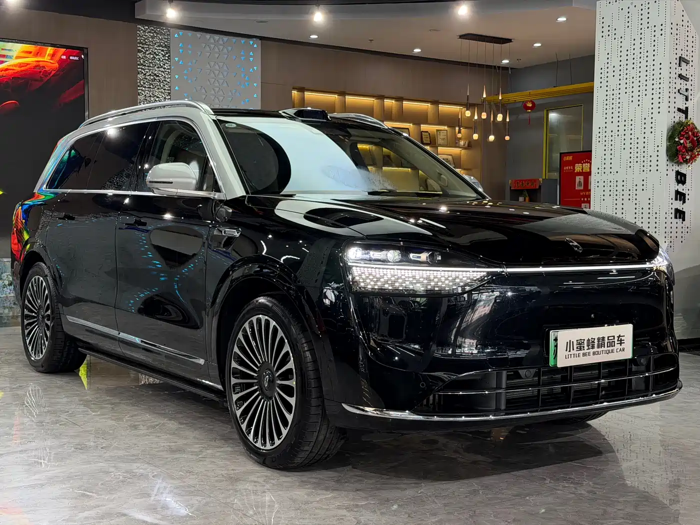 AITO Wenjie AITO M9 2025 Extended Range Ultra 52kWh 6-Seater фото 3