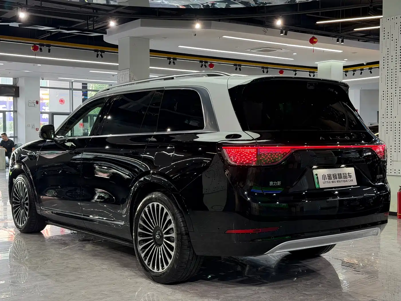 AITO Wenjie AITO M9 2025 Extended Range Ultra 52kWh 6-Seater фото 15