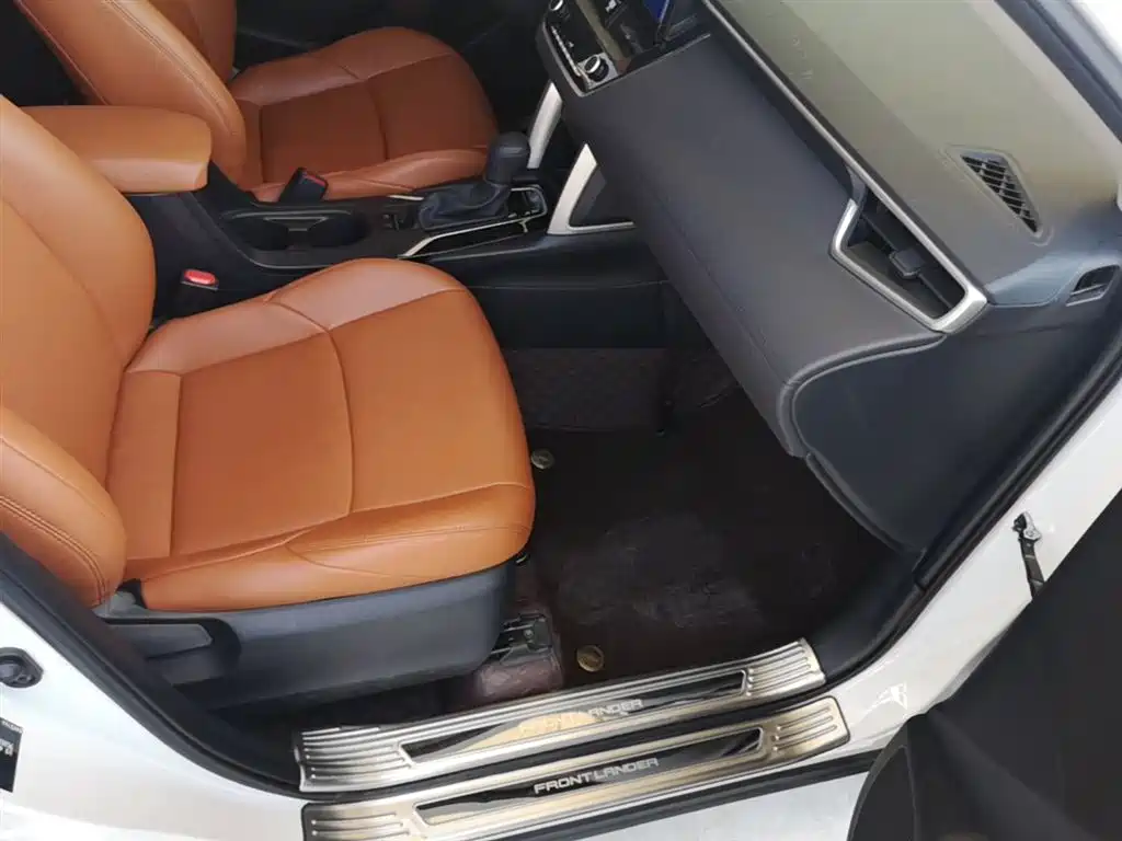 Toyota Frontlander 2023 2.0L CVT Leading Edition фото 25