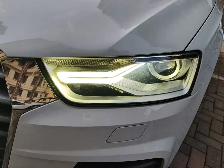 Photo 5 - Audi Q3