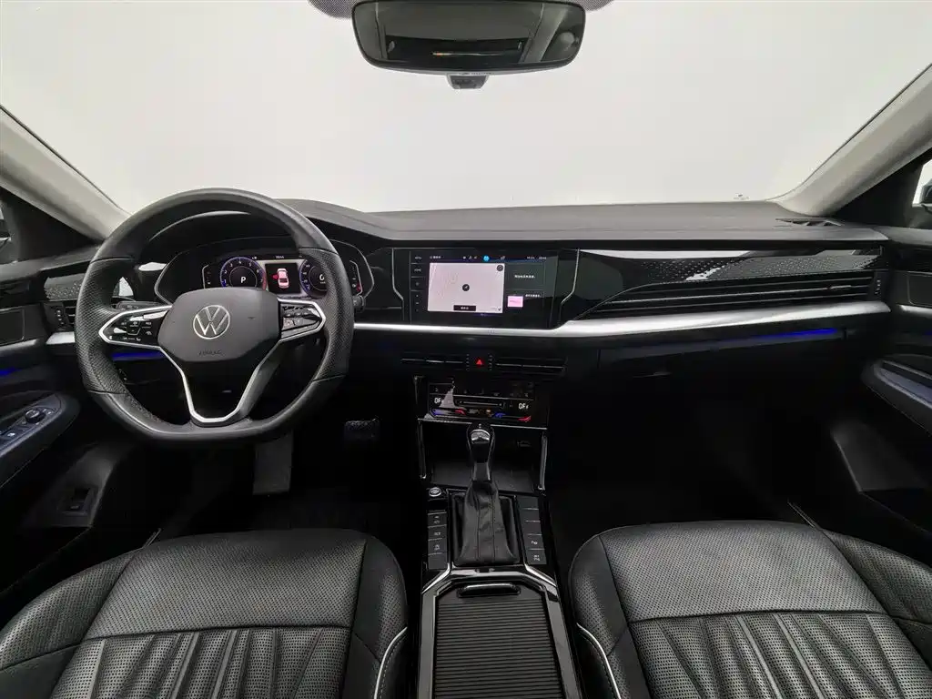 Volkswagen Passat 2023 330TSI Luxury Edition фото 5