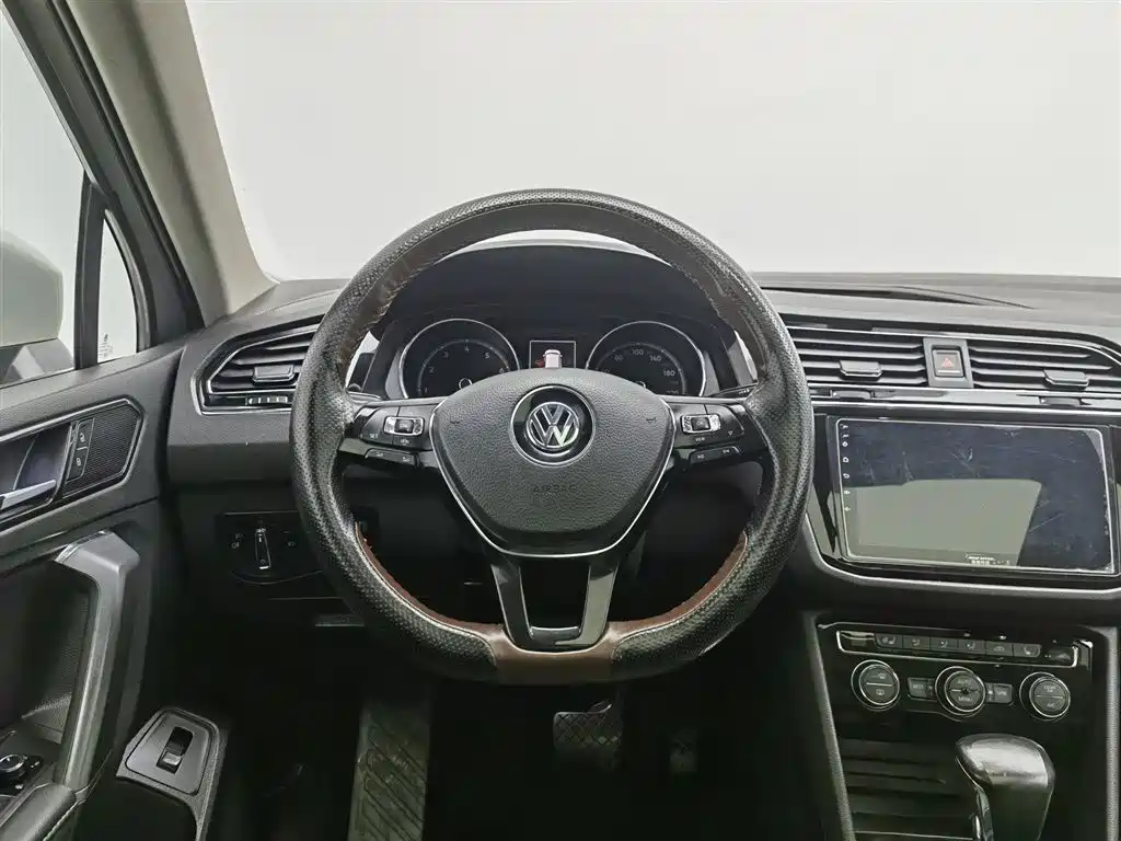 Volkswagen Tiguan L 2019 330TSI Auto 2WD Smart Luxury Edition China V фото 11