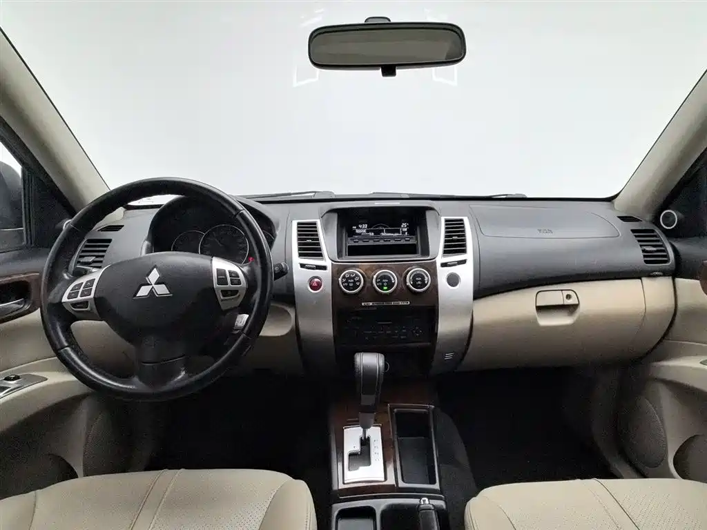 Mitsubishi Pajero Sport 2013 3.0L Automatic 2WD Luxury фото 5