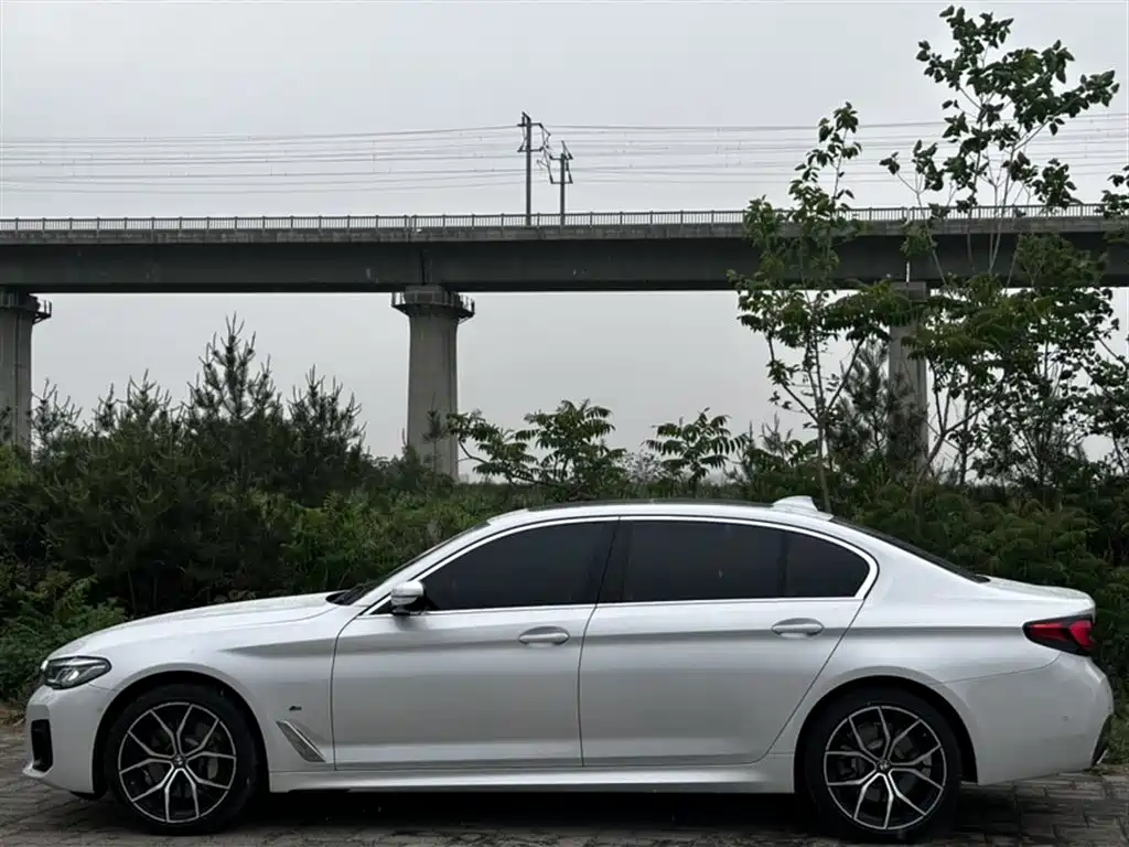 BMW 5 Series 2022 Facelift 530Li Leading M Sport Package фото 3
