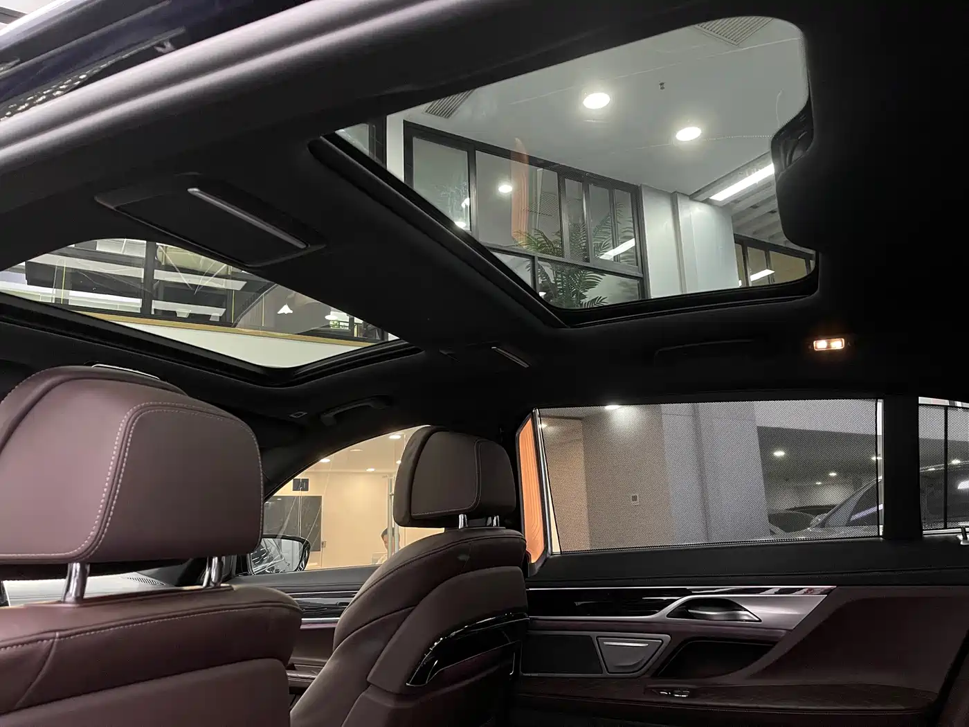 BMW 7 Series 2021 Model 740Li Leading M Sport Package фото 25