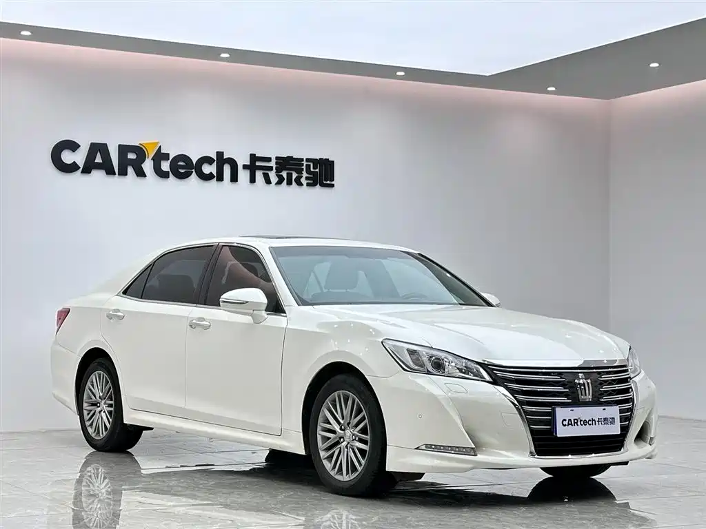 Toyota Crown 2017 2.0T Sport Edition фото 6
