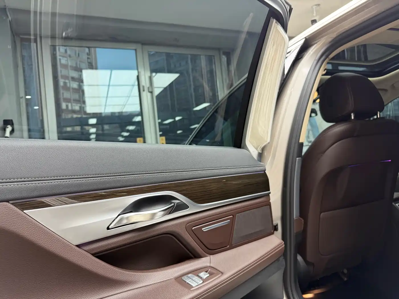 BMW 7 Series 2016 730Li Leading фото 20