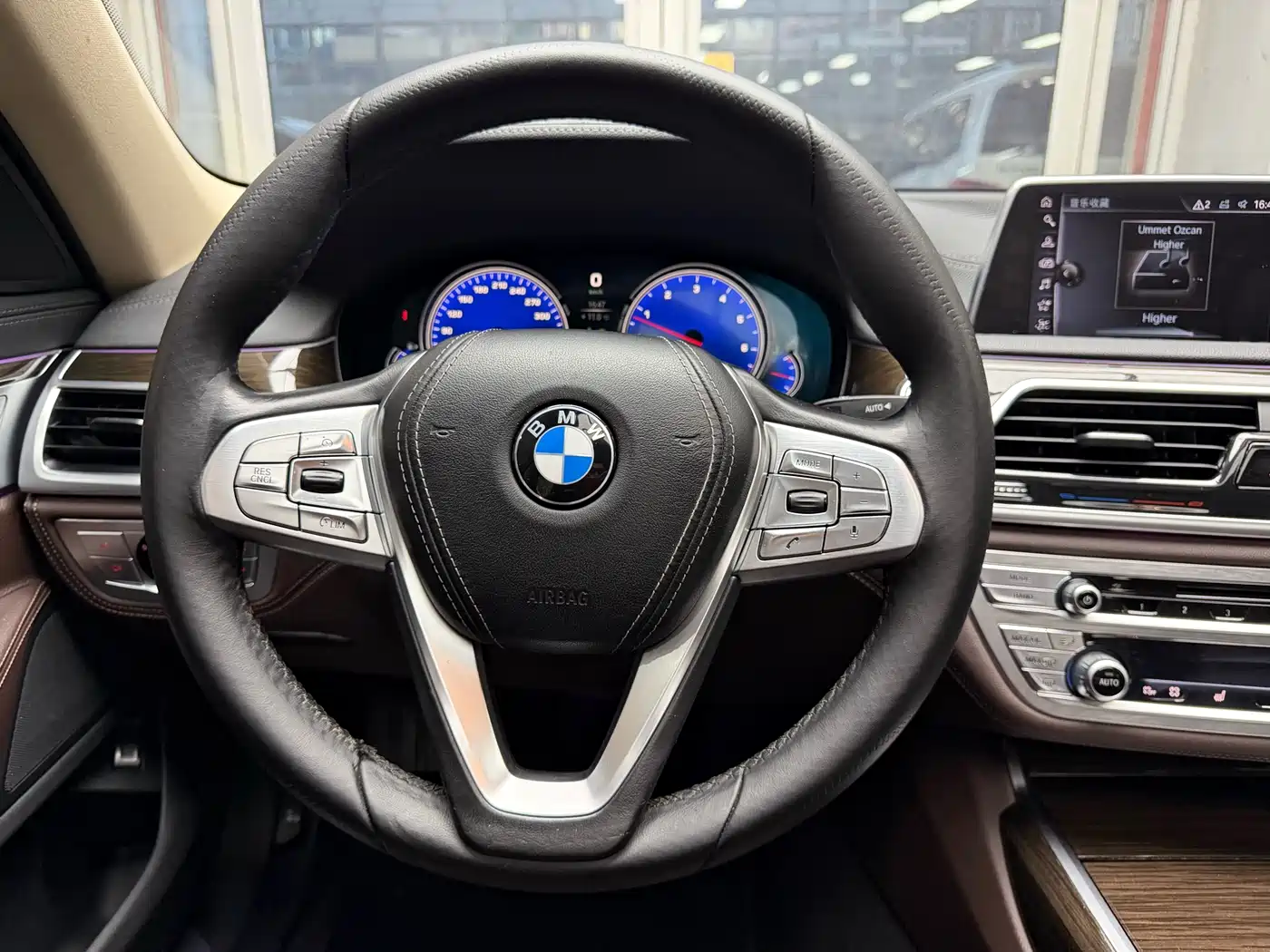 BMW 7 Series 2016 730Li Leading фото 24