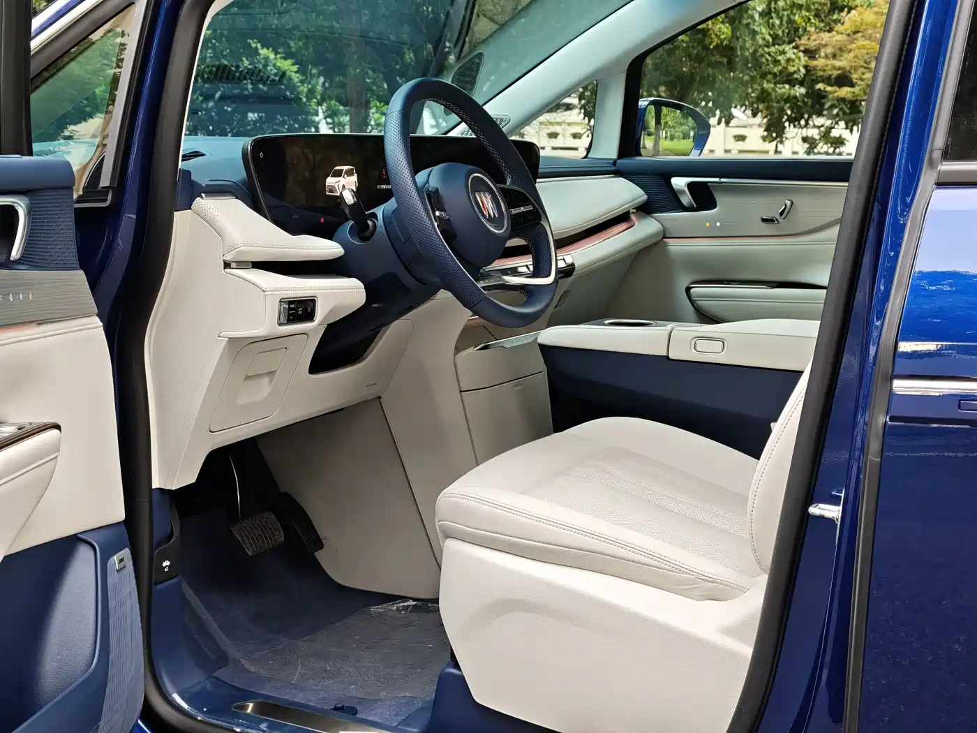 BUICK GL8 NEW ENERGY