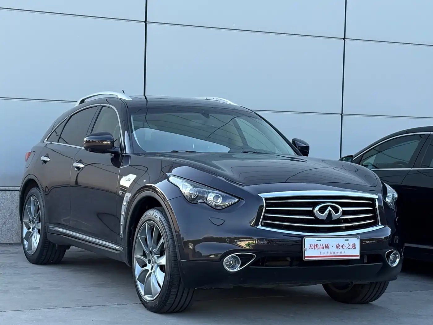 Infiniti QX70 2013 3.7L Superior фото 3