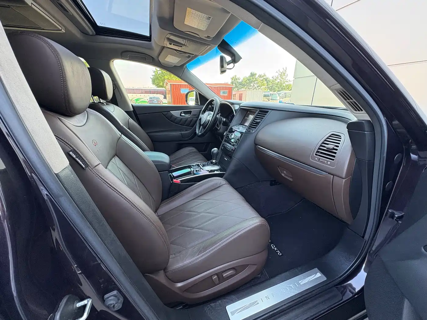 Infiniti QX70 2013 3.7L Superior фото 12
