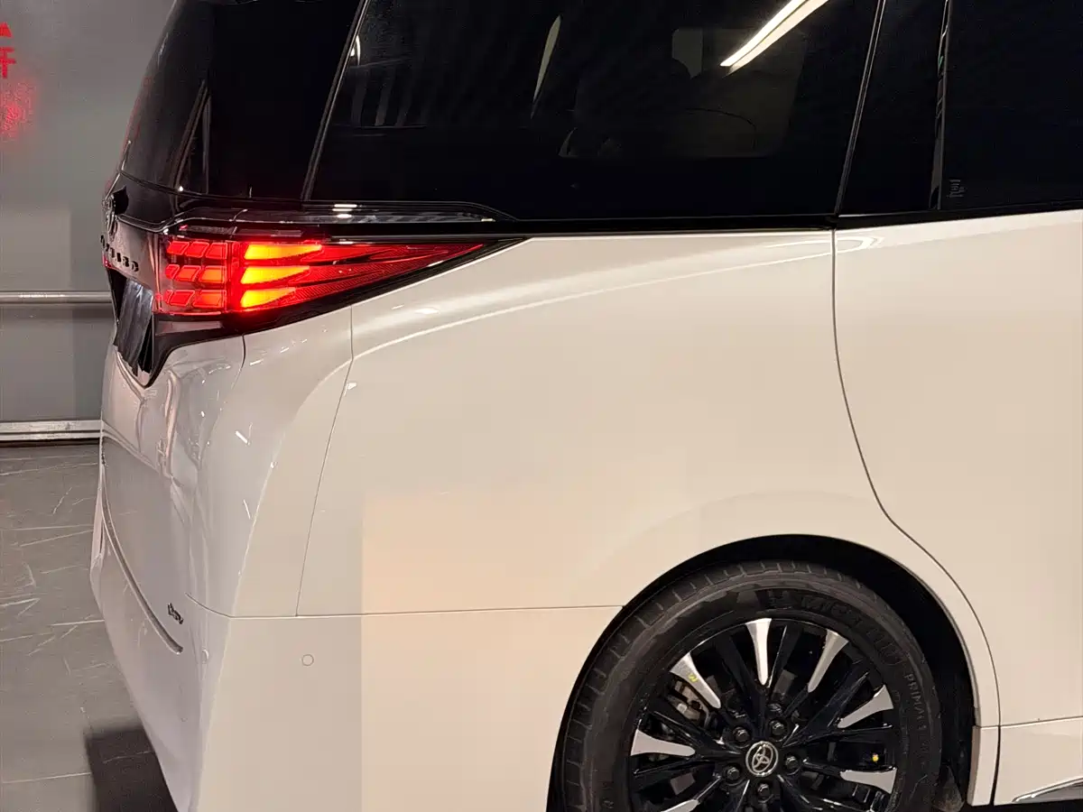 Toyota Alphard 2024 Hybrid 2.5L Ultimate Enjoyment Edition фото 16