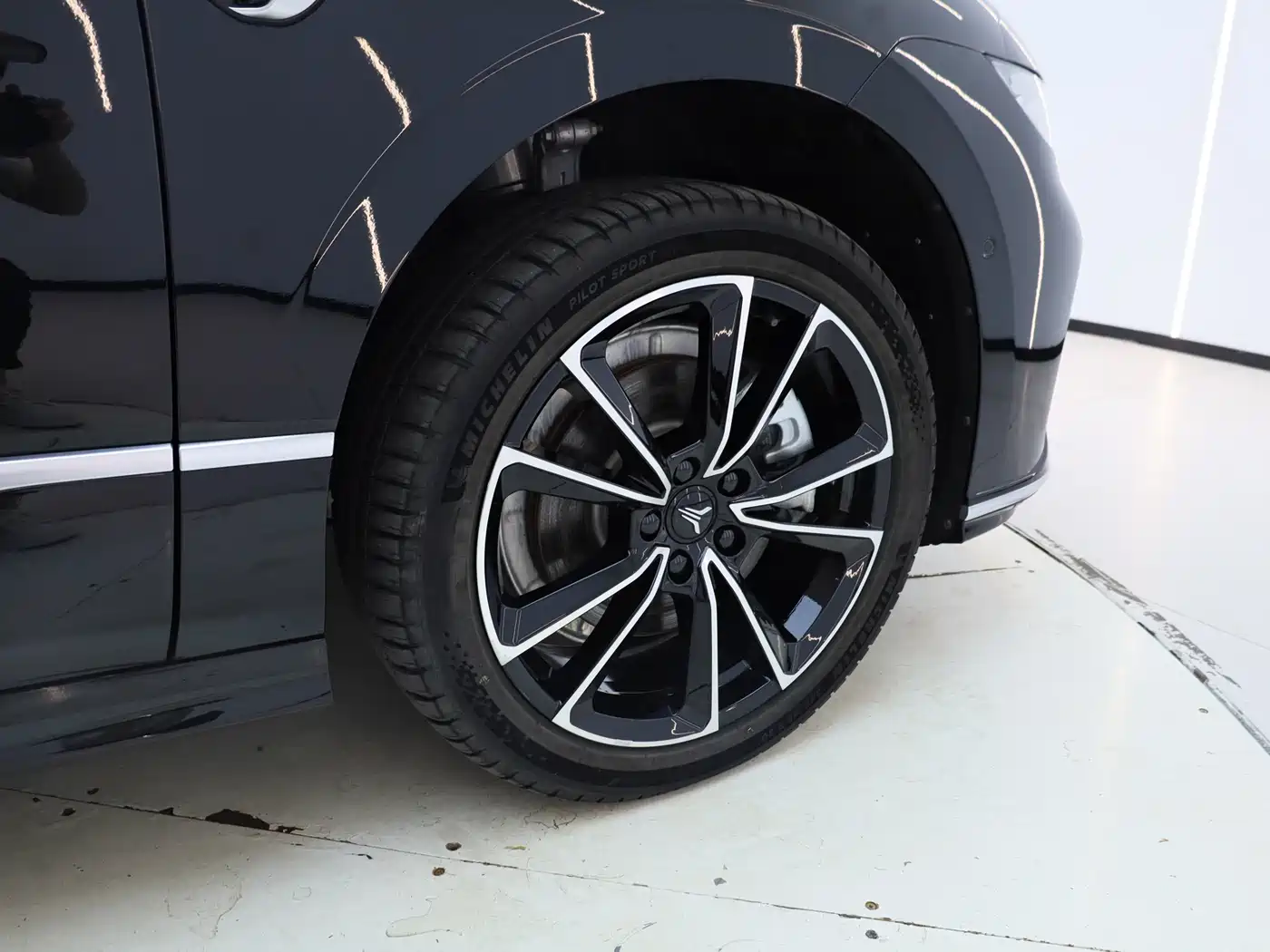 Voyah Auto VOYAH Zhuiguang 2024 PHEV AWD Ultra Long Range Flagship фото 24
