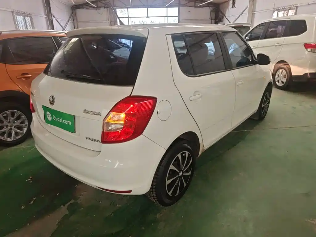 Škoda Fabia 2015 2014 1.4L Automatic Crystal Edition