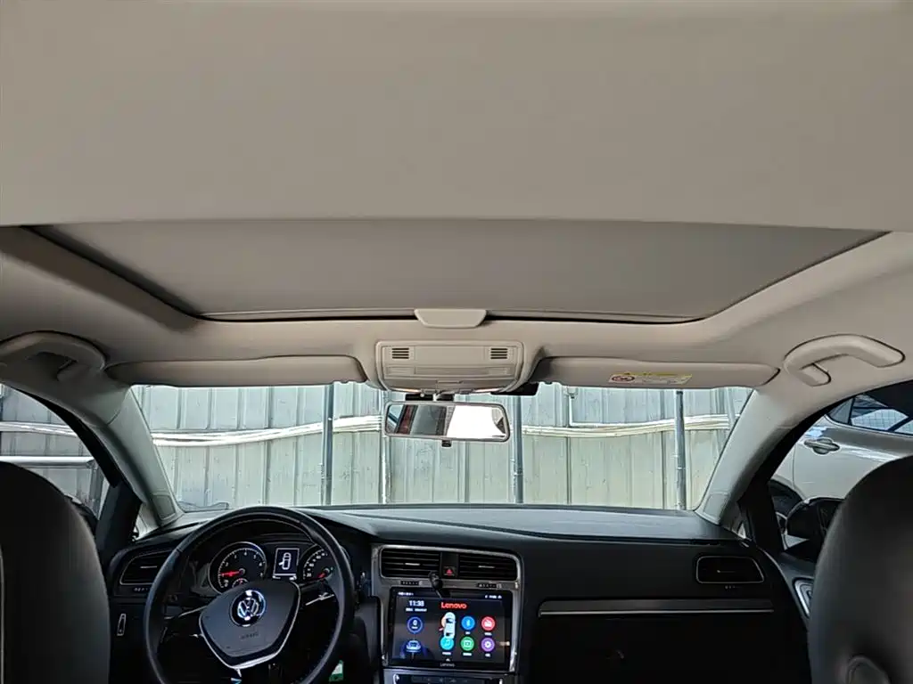 Volkswagen Golf 2017 230TSI Auto Comfort Millionth Anniversary Edition фото 18