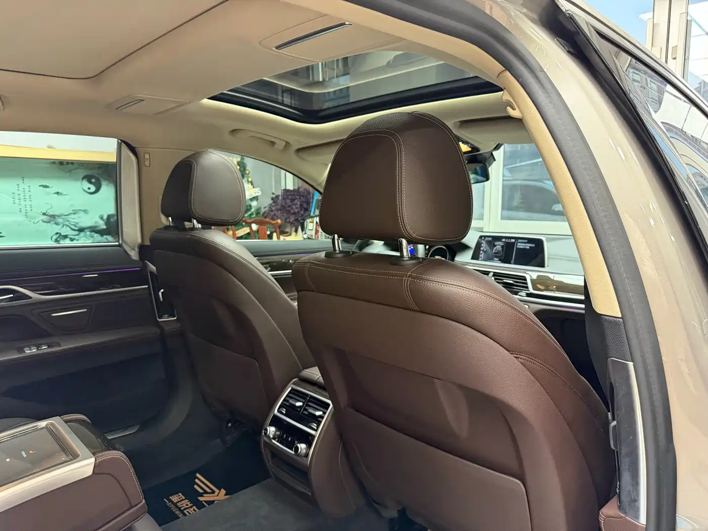 BMW 7 Series 2016 730Li Leading фото 32
