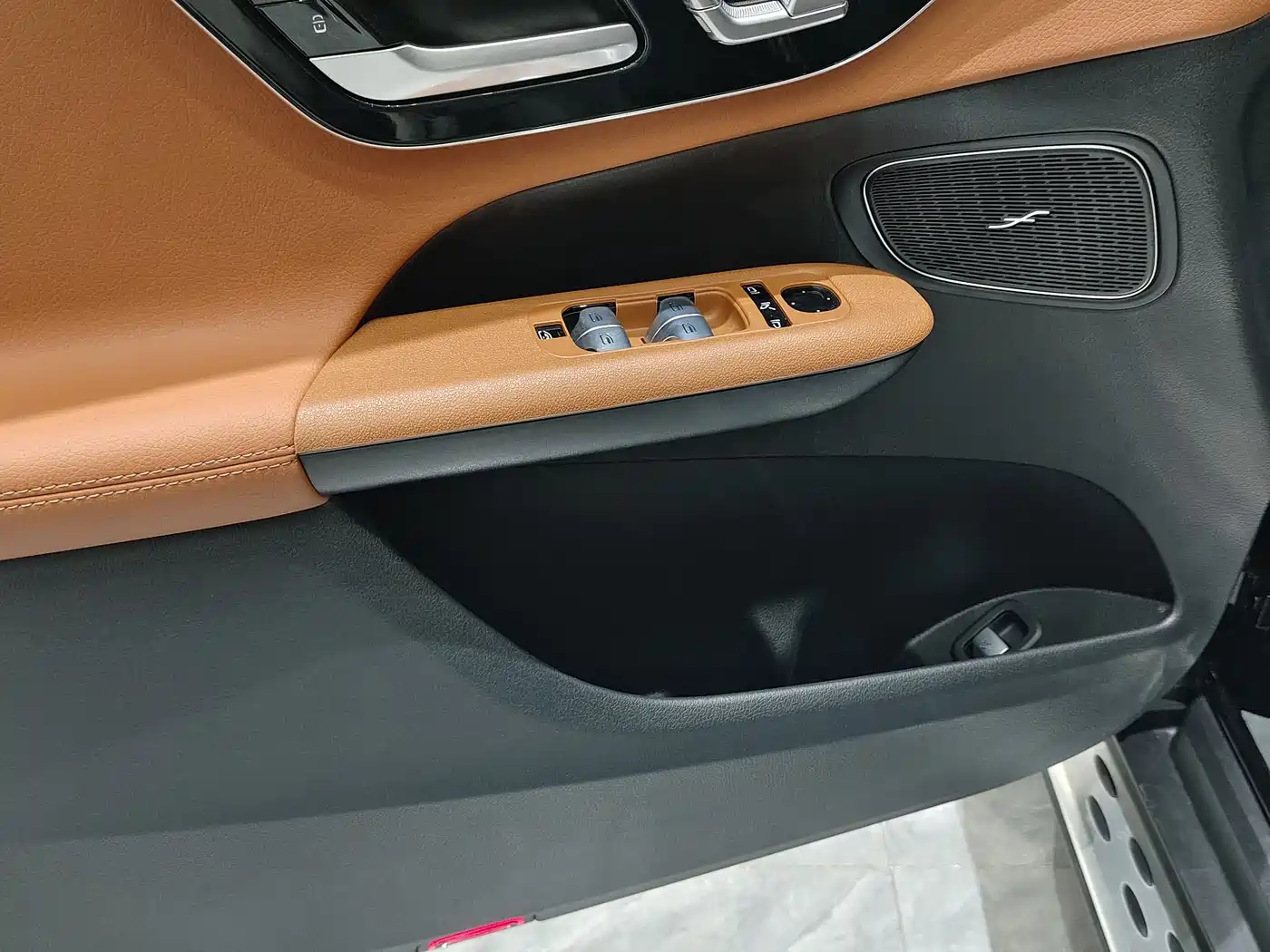 Mercedes-Benz GLC 2025 GLC 300 L 4MATIC Dynamic 5-seater фото 6